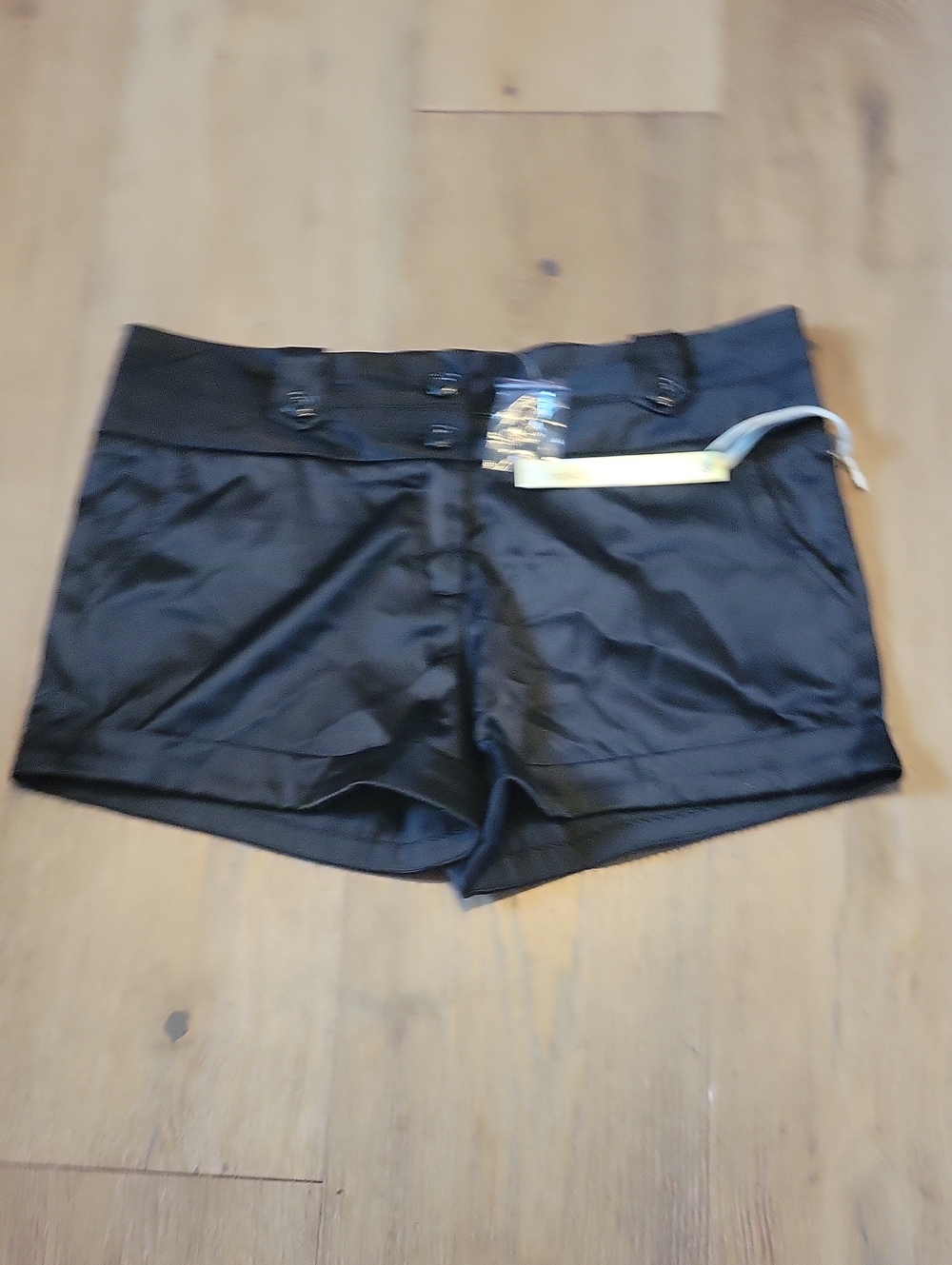 NWT Papaya Black High-Waist Satin-Look Shorts Size Medium